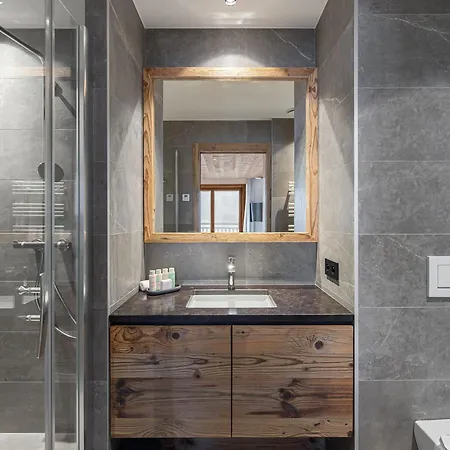 Chalet Luxe Avec Piscine, Sauna, Et Acces Facile Pistes - Fr-1-568-27