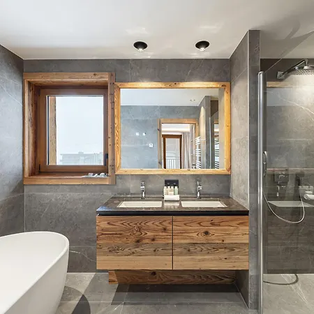 Luxe Avec Piscine, Sauna, Et Acces Facile Pistes - Fr-1-568-27 * Courchevel